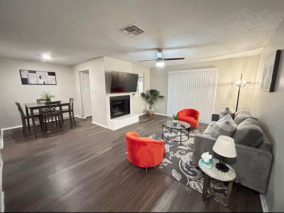 ATX Hideout • King Bed + Pool! in Austin, Texas