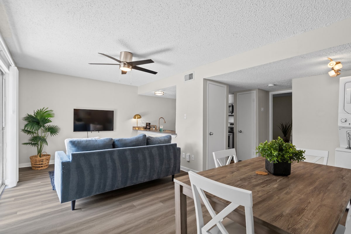 King Suite & Pool | Family Vacation Home in Austin, Texas